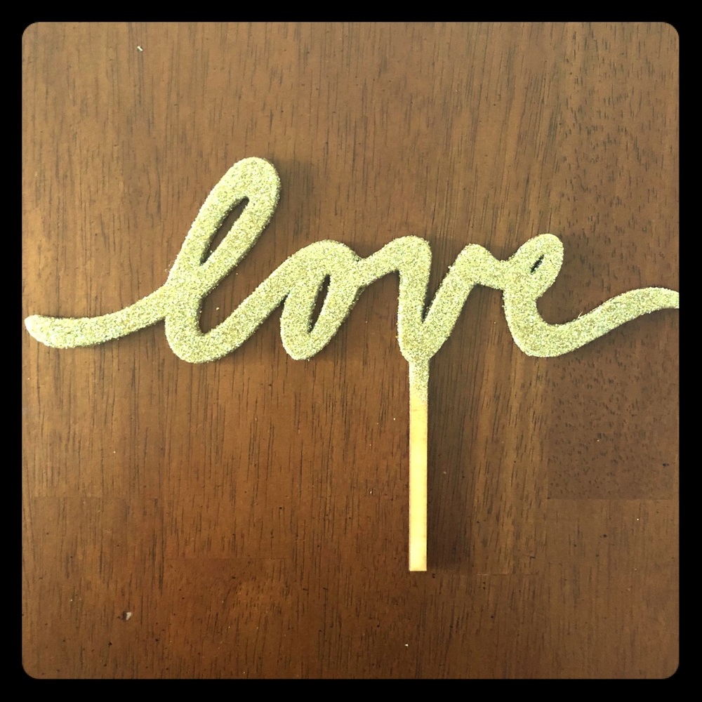 Cake topper- “love” in glitter gold ❤️✨